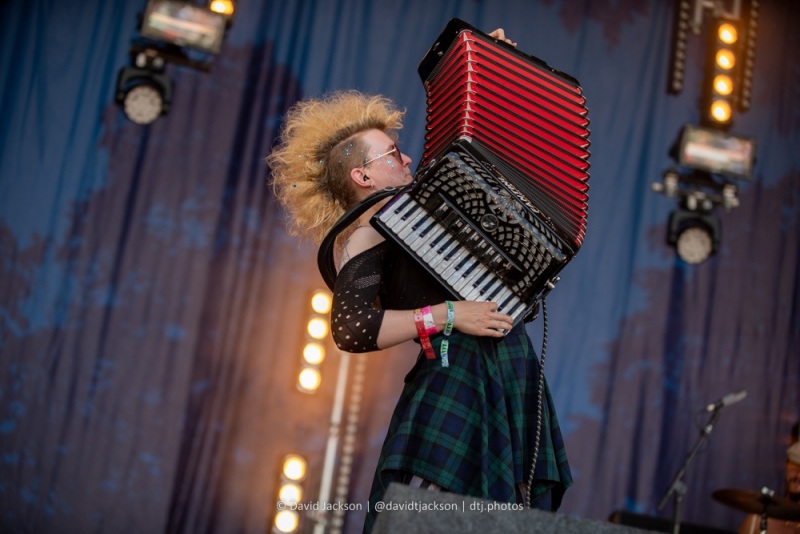 Holy Moly & The Crackers performing at Cropredy Convention, Saturday, August 13, 2022. Photo by David Jackson.