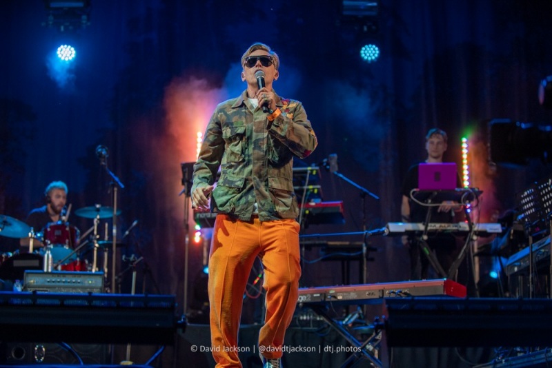 Trevor Horn Band performing at Cropredy Convention, Thursday, August 11, 2022. Photo by David Jackson.