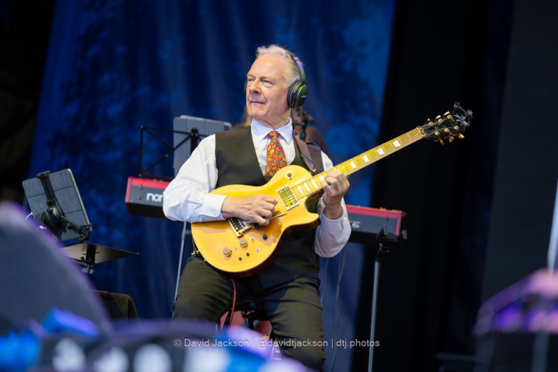 Toyah Willcox & Robert Fripp performing on the opening day of Cropredy Convention 2023. Photo by David Jackson.