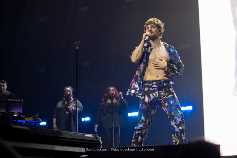 Tom Grennan on stage at the Utilita Arena, Birmingham, March 10, 2023. Photo by David Jackson.