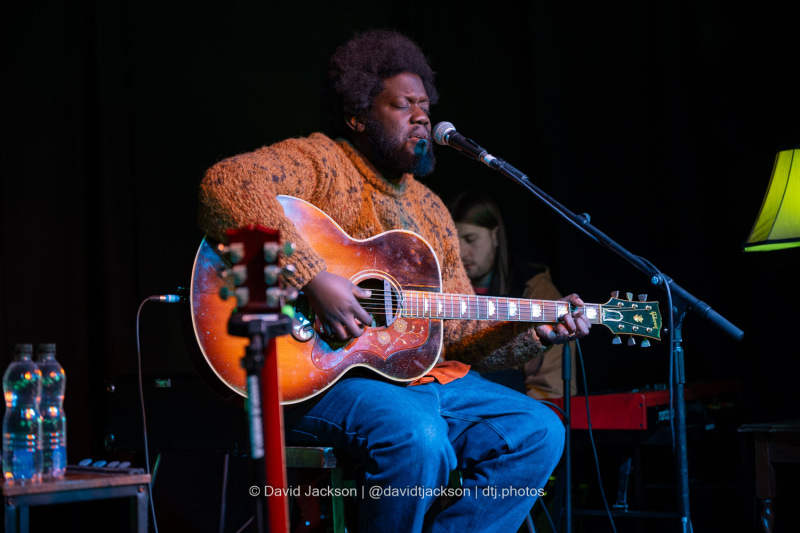 Michael Kiwanuka on stage at the HMV Vault in Birmingham on Saturday, November 23, during an in-store performance to promote his new album. Photo by David Jackson.